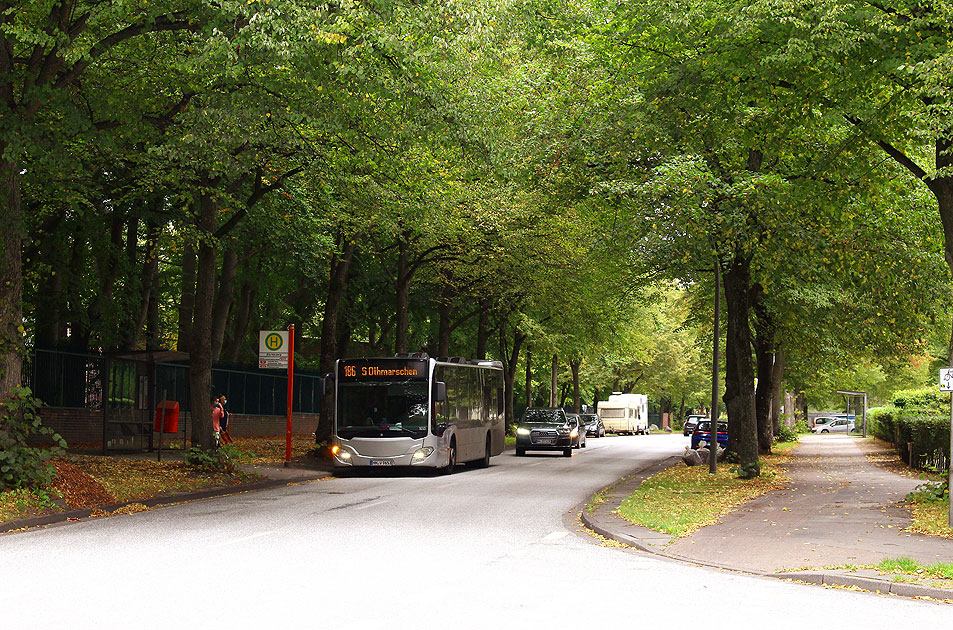 Die Bushaltestelle Blomkamp in Hamburg-Osdorf