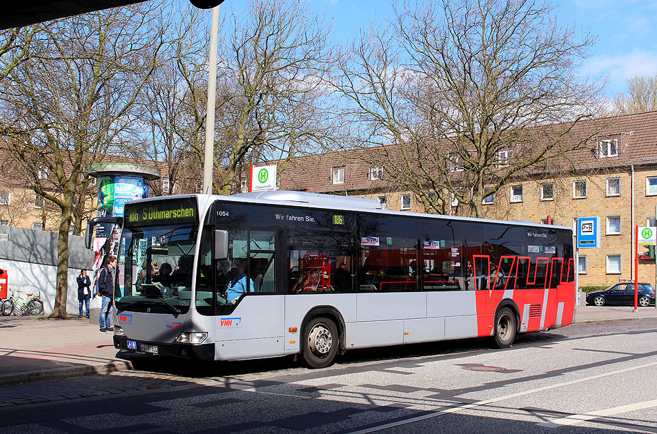 Ein VHH Bus an der Haltestelle S-Bahn Elbgaustraße