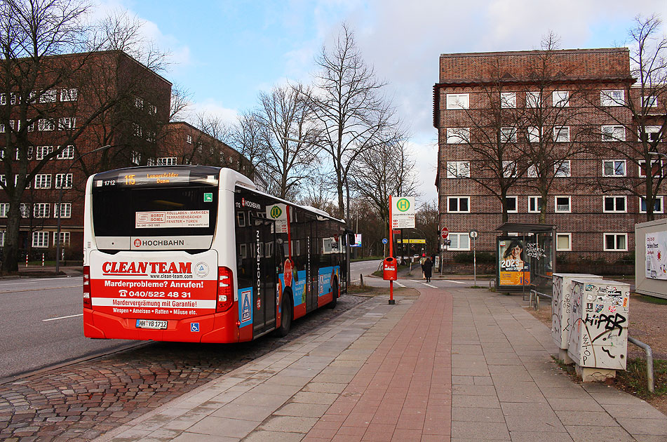 Die Bushaltestelle Langenfelder Straße in Hamnburg-Altona Nord