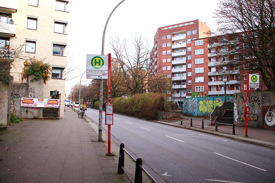 Die Bushaltestelle Pepermölenbek zwischen Altona Alstadt und St. Pauli