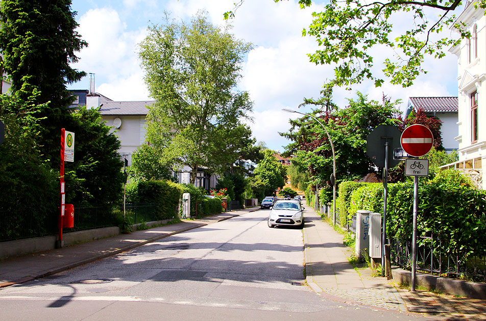 Die Bushaltestelle Auguste-Baur-Straße in Hamburg-Blankenese