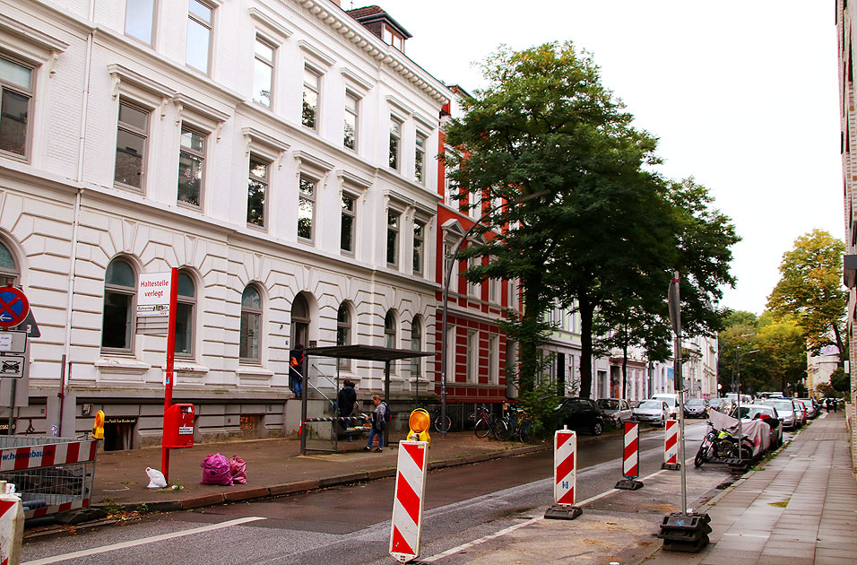 Die Bushaltestelle Bahrenfelder Straße in Ottensen