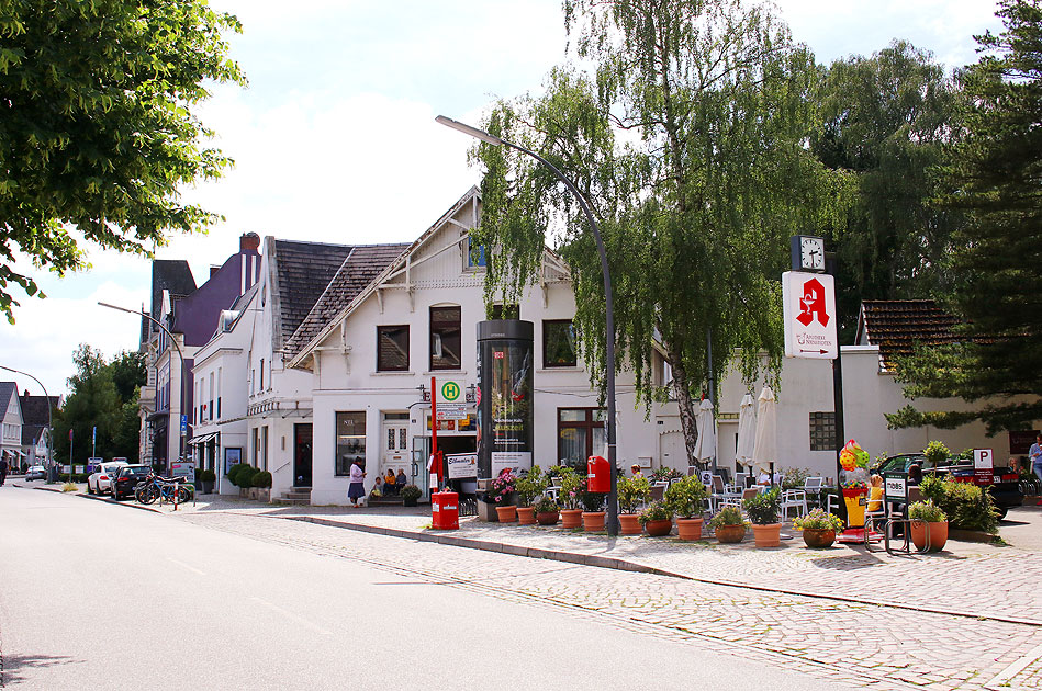 Die Bushaltestelle Nienstedtener Marktplatz