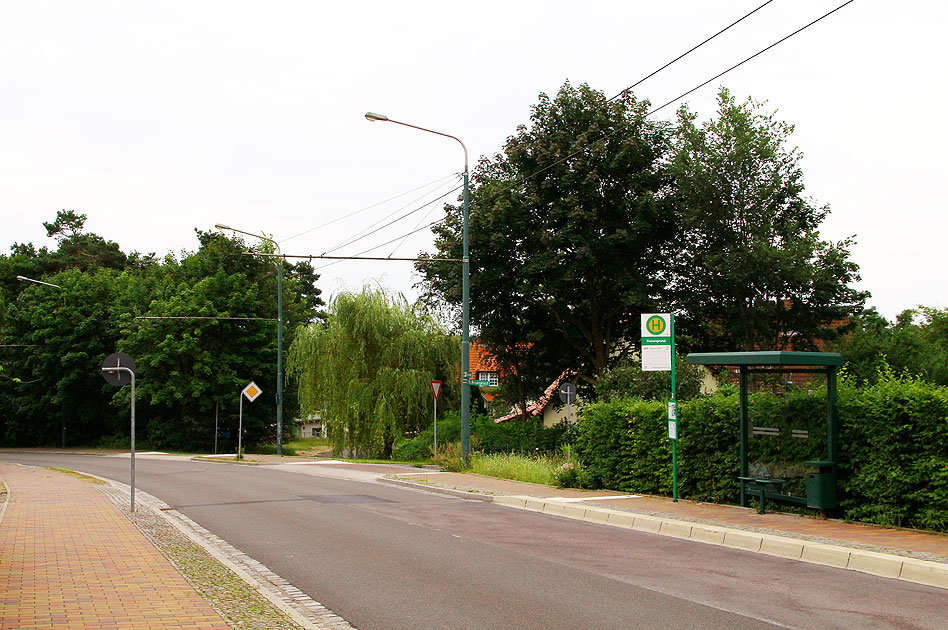 Die Bushaltestelle Rosengrund vom Obus in Eberswalde