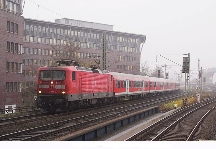 DB Baureihe 112 am Bahnhof Hamburg Holstenstraße