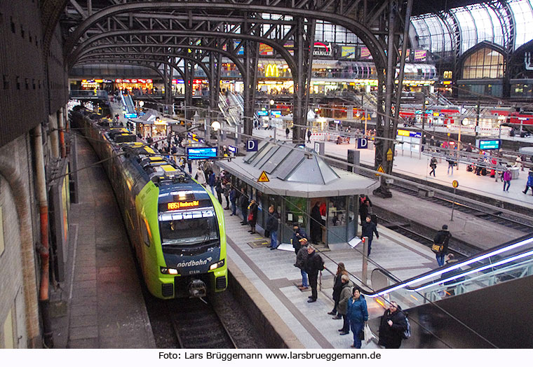 Die Nordbahn mit einem Flirt im Hamburger Hbf