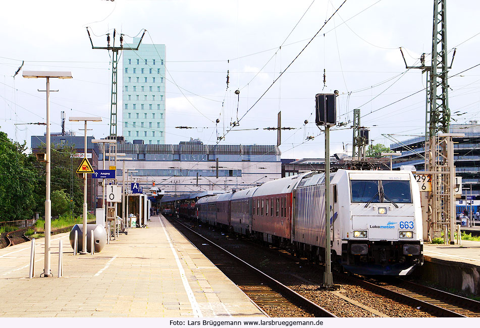 Der MSM-Autozug von Hamburg-Altona nach Verona im Bahnhof Altona