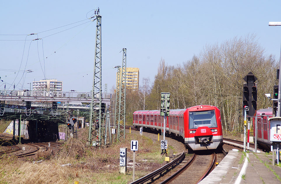 Der Bahnhof Diebsteich der Hamburger S-Bahn - Baureihe 474