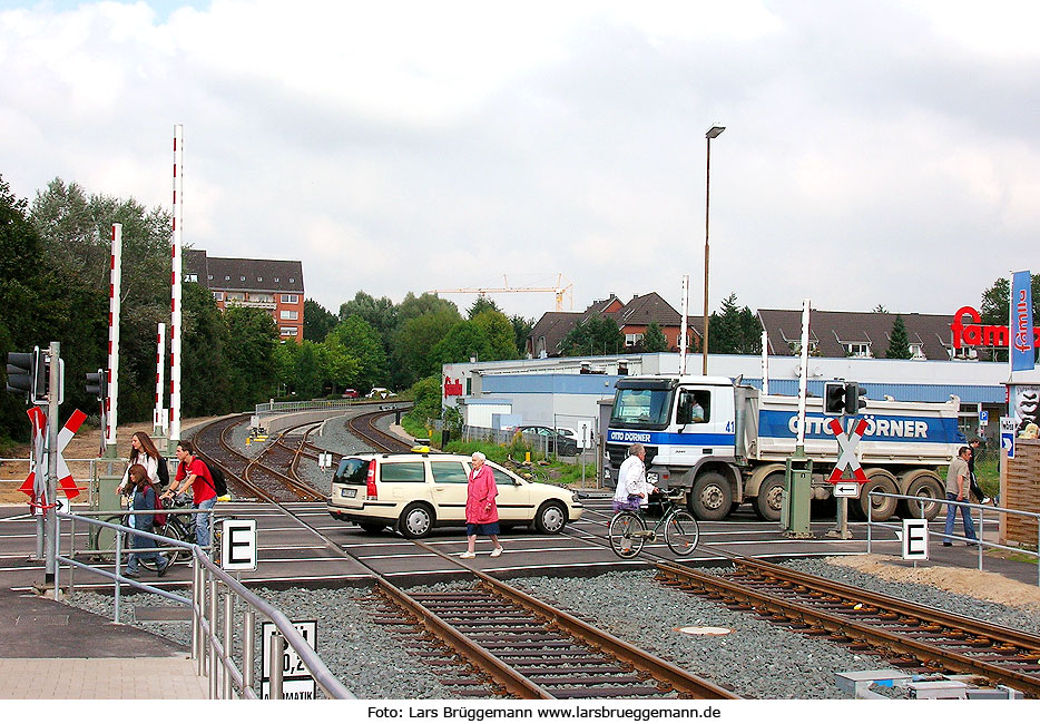 Der Bahnübergang am Bahnhof Quickborn