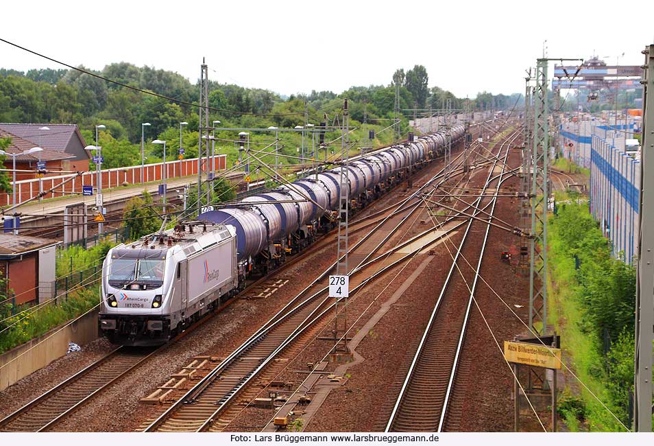 Kesselwagenzug mit einer Lok der Baureihe 187 am Bahnhof Hamburg Billwerder Moorfleet