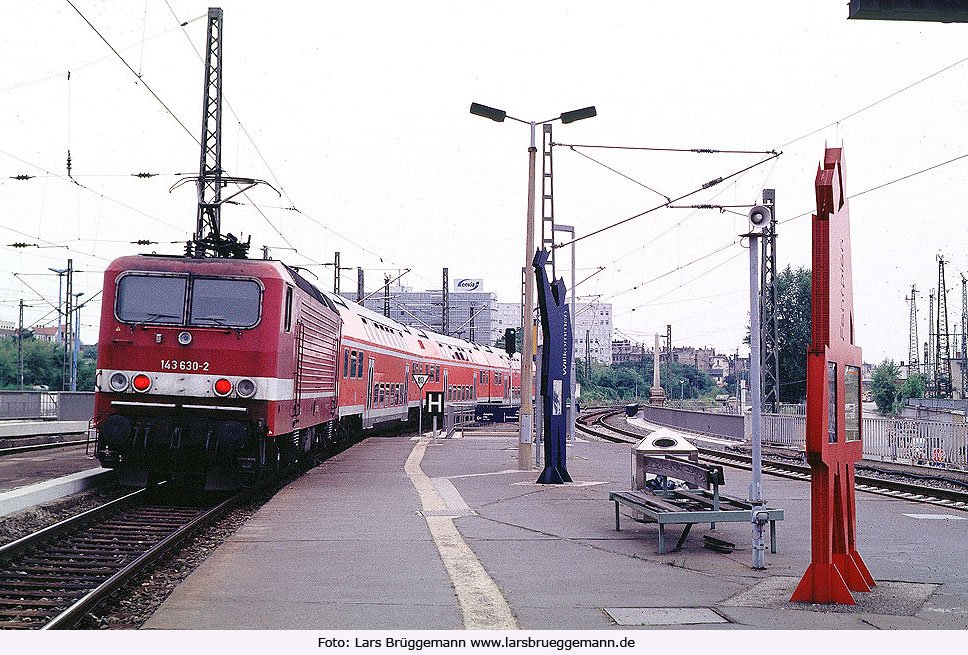 DB Baureihe 143 in Halle an der Saale Hbf