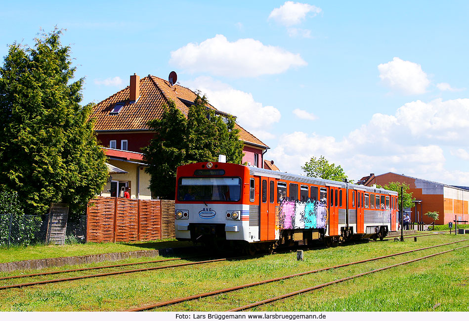 AKN VT 2.35 - ein VT2E im Bahnhof Bleckede