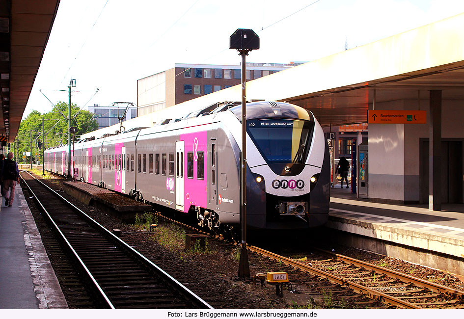 Zwei Enno Triebwagen in Hannover Hbf