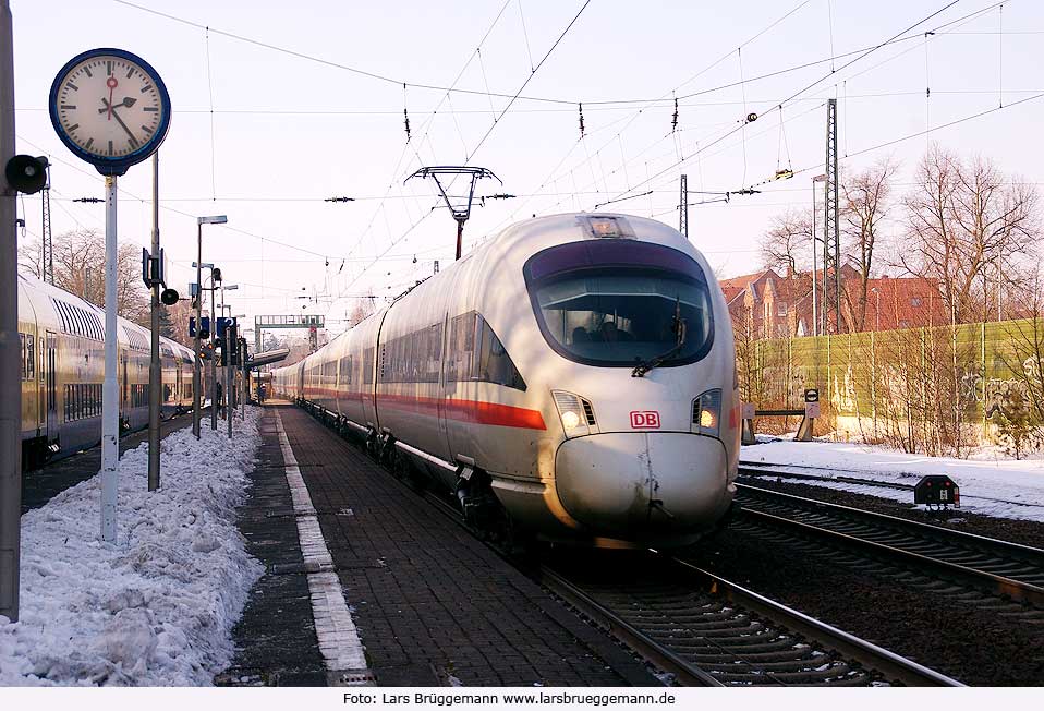 Ein ICE im Bahnhof Winsen