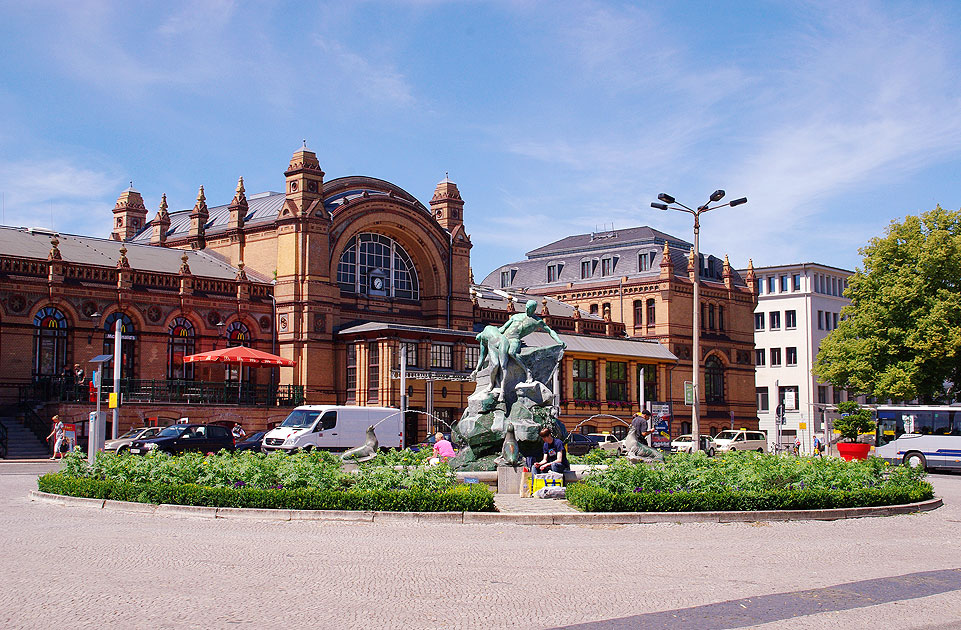 Das Bahnhofsgebäude von Schwerin Hbf