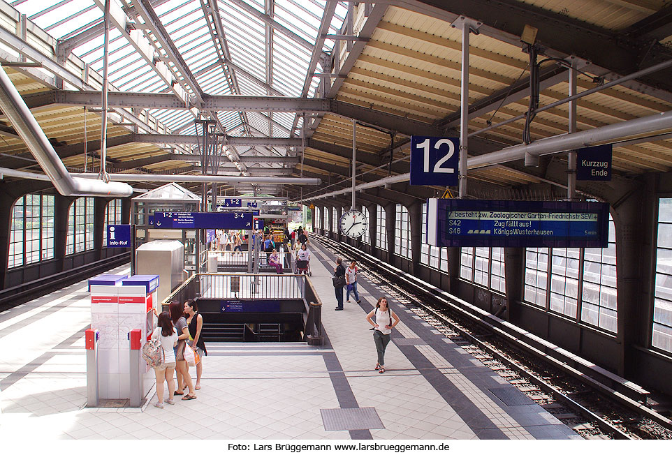 Bahnsteig der Ringbahn am Bahnhof Westkreuz der Berliner S-Bahn