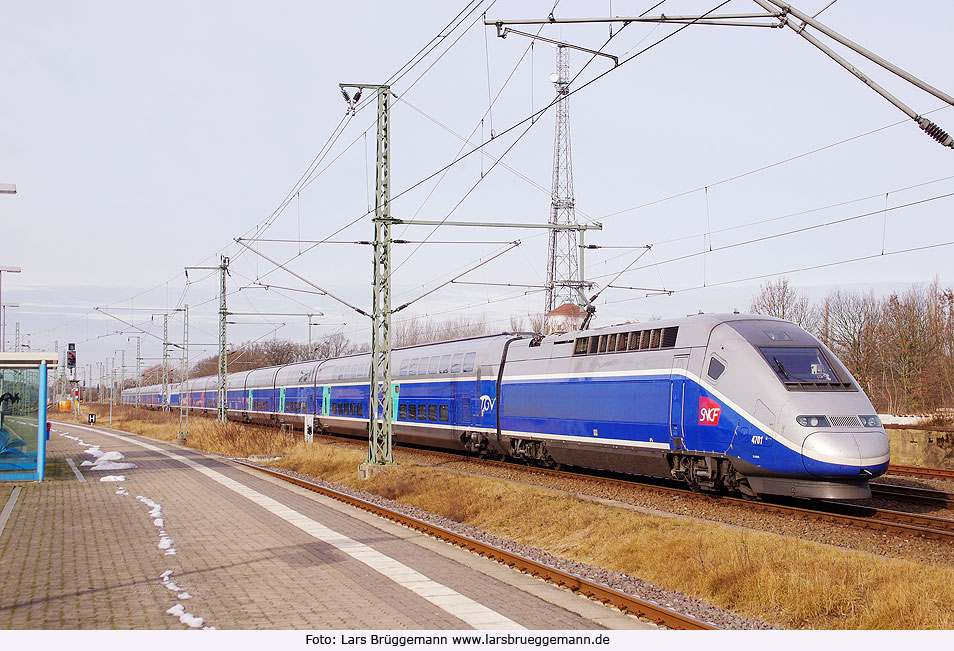 Der TGV Duplex im Bahnhof Ludwigslust