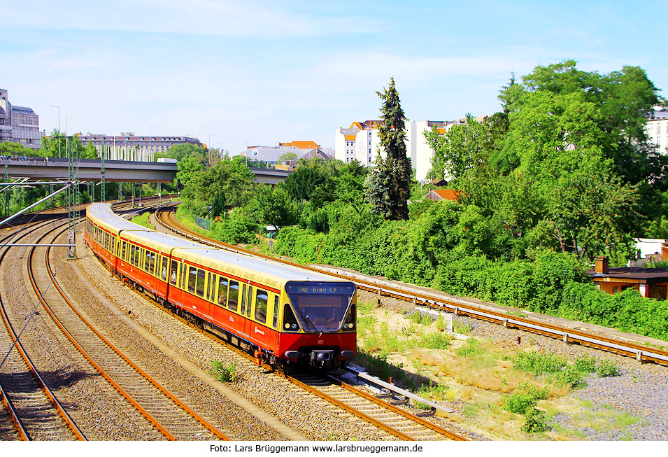 DB Baureihe 480 der S-Bahn Berlin auf der Ringbahn in Berlin