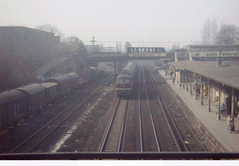 DR 132 im Bahnhof Ostkreuz in Ost-Berlin