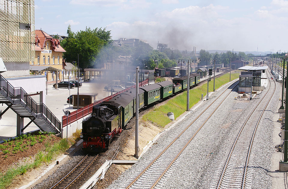 Dampfzug im Bahnhof Radebeul Ost in Sachsen bei Dresden