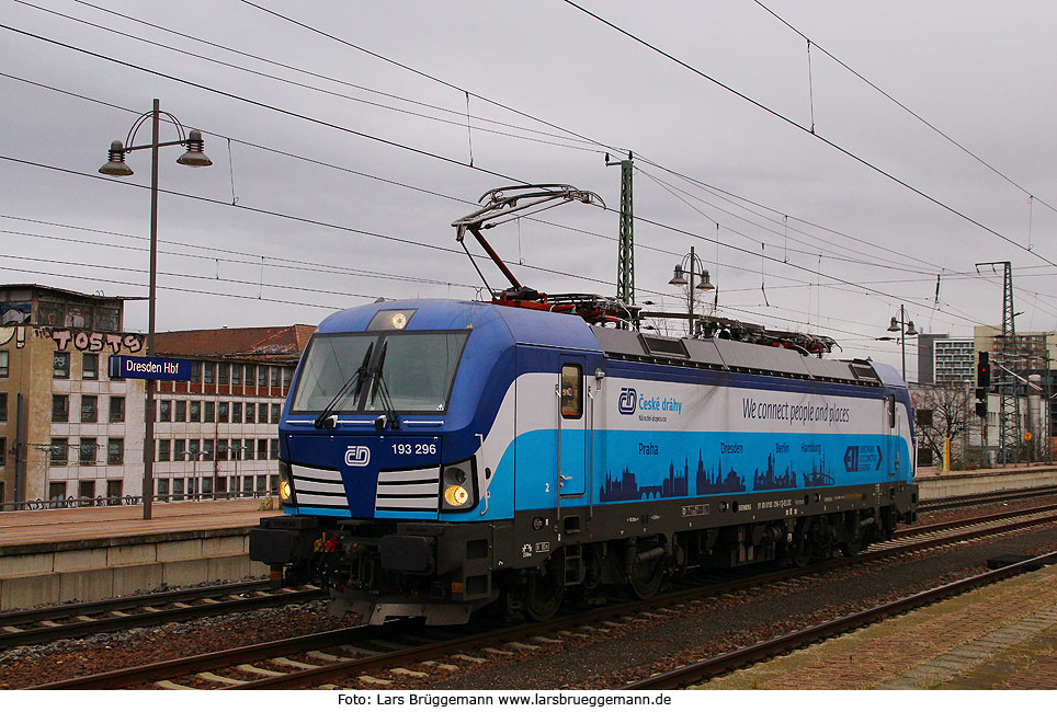 Eine Vectron Lok der CD in Dresden Hbf