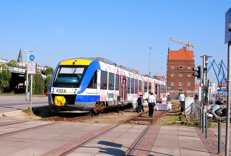 Der NOB Nationalparkzug in Kiel vor dem Hbf