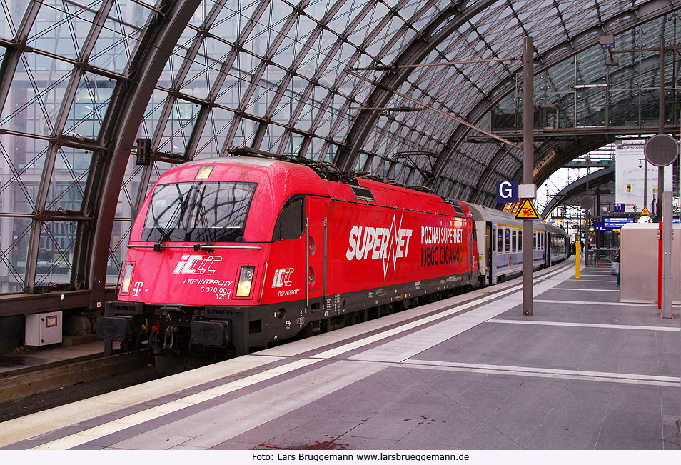 Ein PKP Intercity in Berlin Hbf