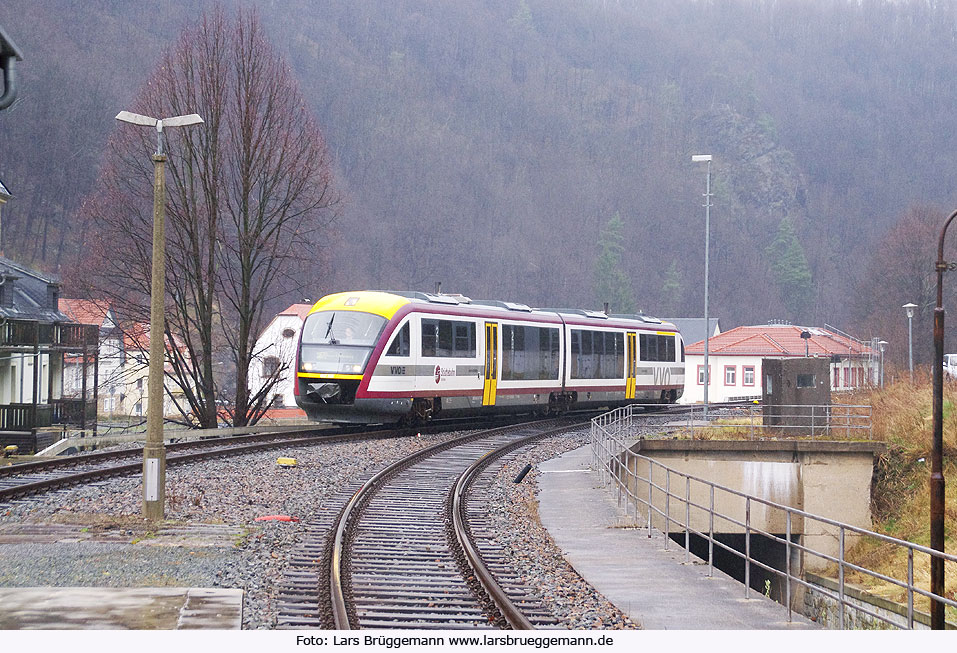 Ein Desiro Triebwagen der Städtebahn Sachsen im Bahnhof Glashütte an der Müglitztalbahn