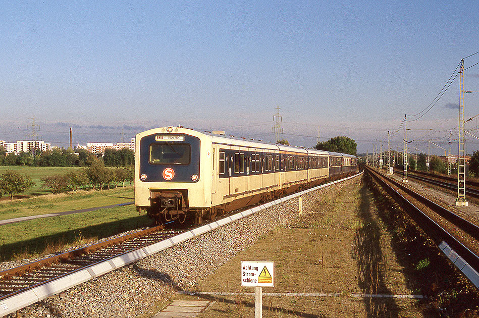 Die S-Bahn in Allermöhe in Hamburg