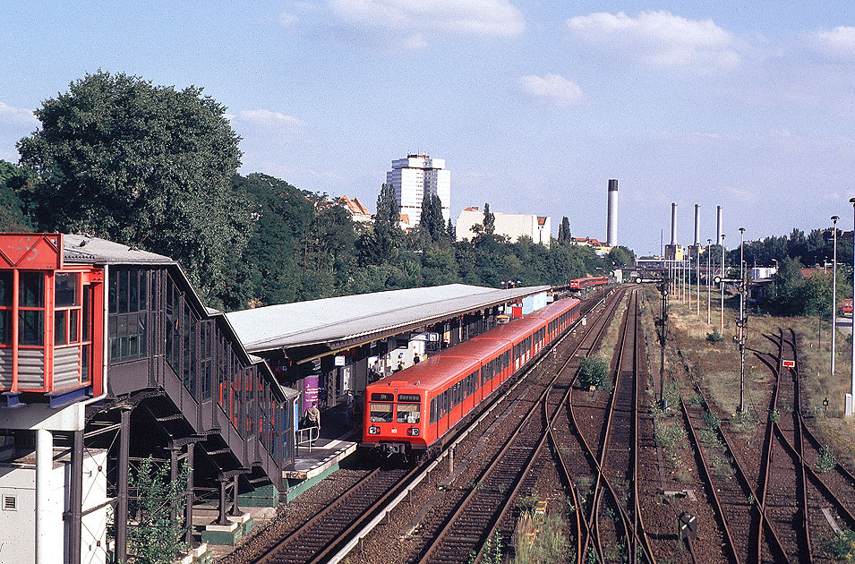 Der Bahnhof Halensee der Berliner SBahn an der Ringbahn