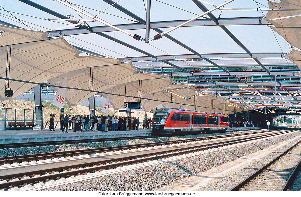 Ein Desiro Triebwagen im Bahnhof Flughafen Leipzig / Halle