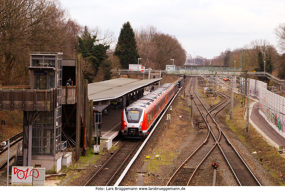 Die DB Baureihe 490 der Hamburger S-Bahn im Bahnhof Rübenkamp