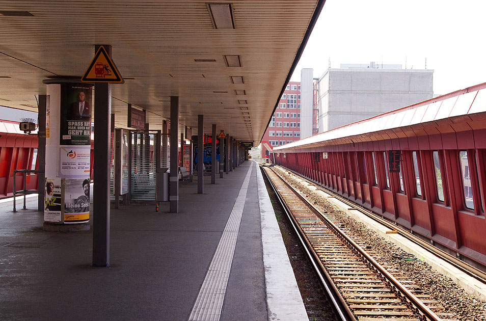 Der Bahnsteig vom Bahnhof Hamburg-Hammerbrook