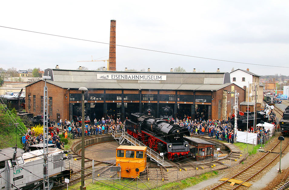 Die DDR Reichsbahn Dampflok Baureihe 35 vormals 23.10 beim Dresdner Dampfloktreffen
