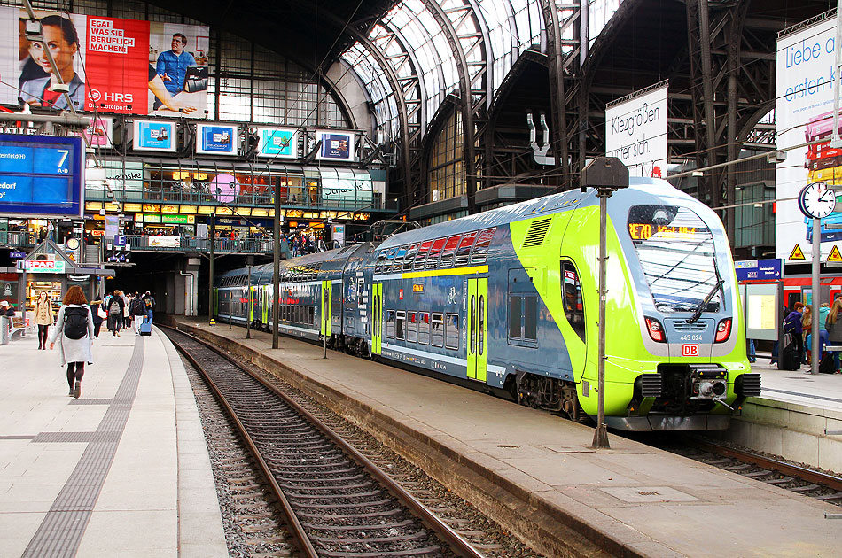 Ein Bombardier Twindexx Triebwagen in Hamburg Hbf