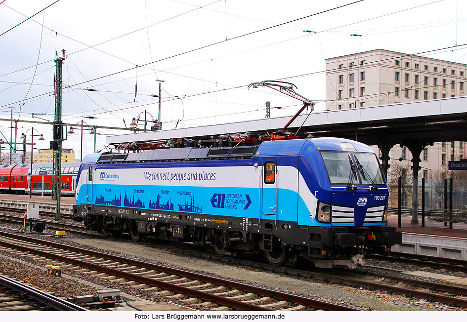 Eine Vectron-Lok von Siemens angemietet von der CD in Dresden Hbf