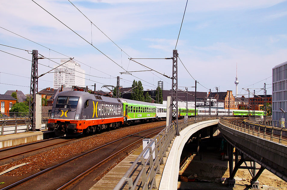 Der Flixtrain nach Stuttgart in Berlin Hbf