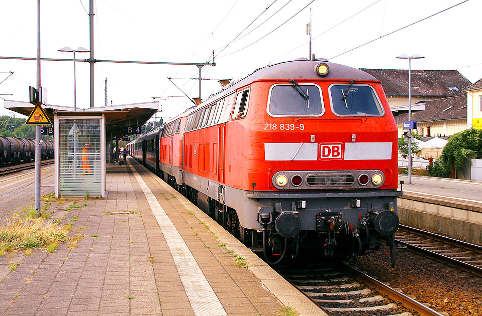 Zwei Loks der Baureihe 218 im Bahnhof Itzehoe