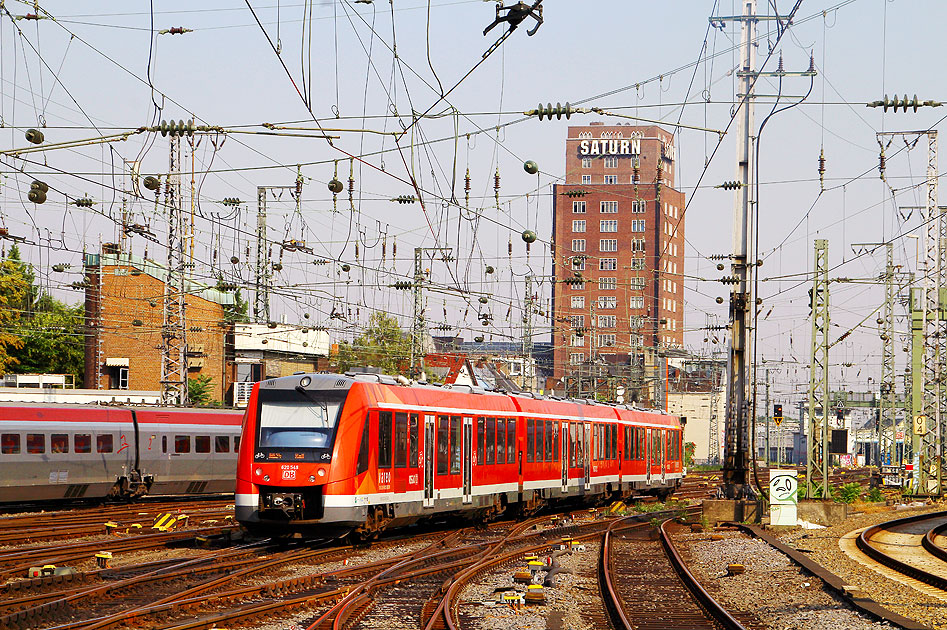 Ein Triebwagen der Baureihe 620 in Köln Hbf