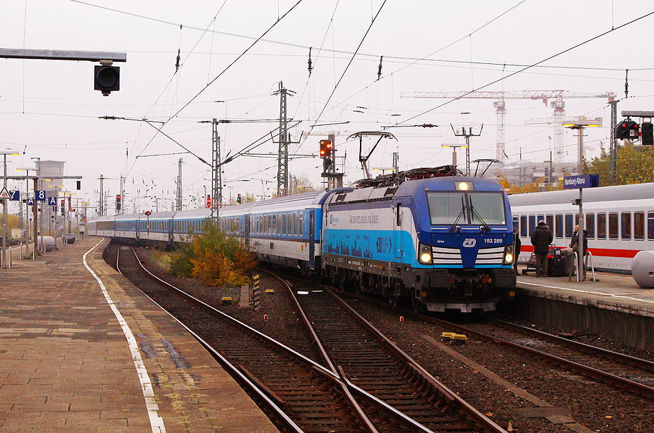 Eine CD Vectron mit einem EC aus Prag in Hamburg-Altona