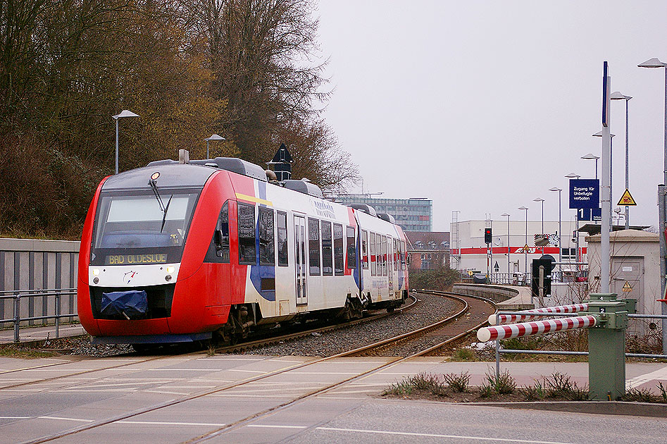 Ein Nordbahn Lint im Bahnhof Bad Segeberg