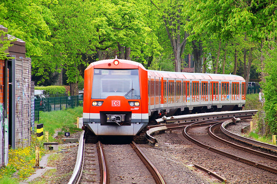 Die DB Baureihe 474 im Bahnhof Hamburg Klein Flottbek