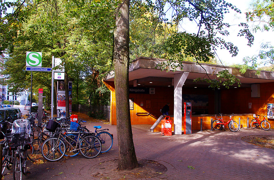 Der Bahnhof Hamburg Königstraße - Eingang Behnstraße