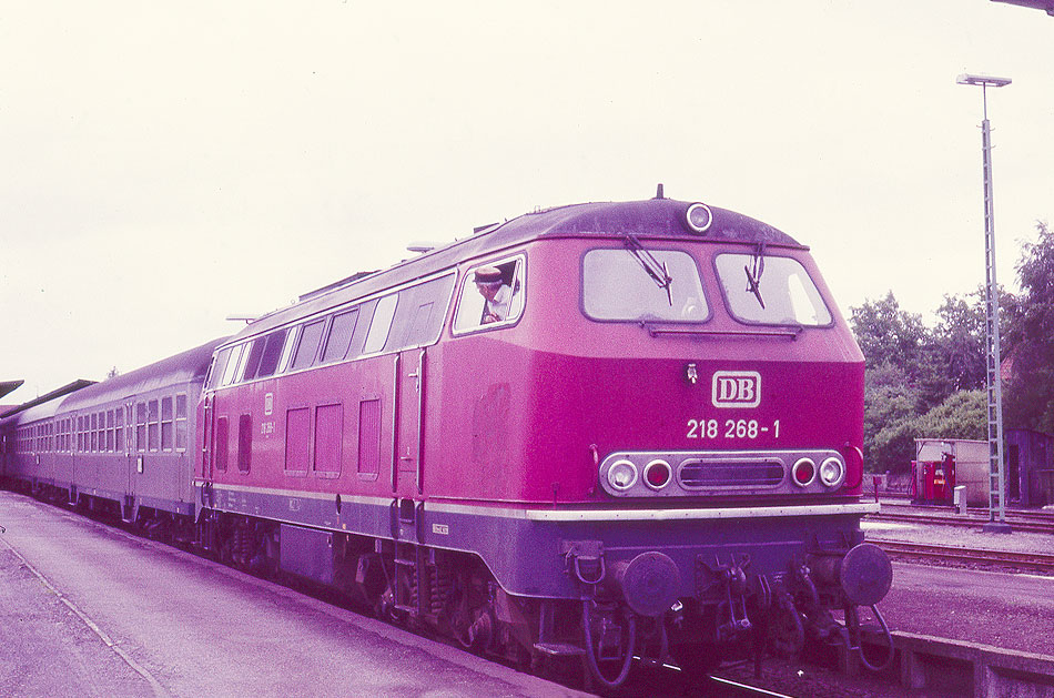 Eine Bundesbahn-Lok der Baureihe 218 im Bahnhof Soltau