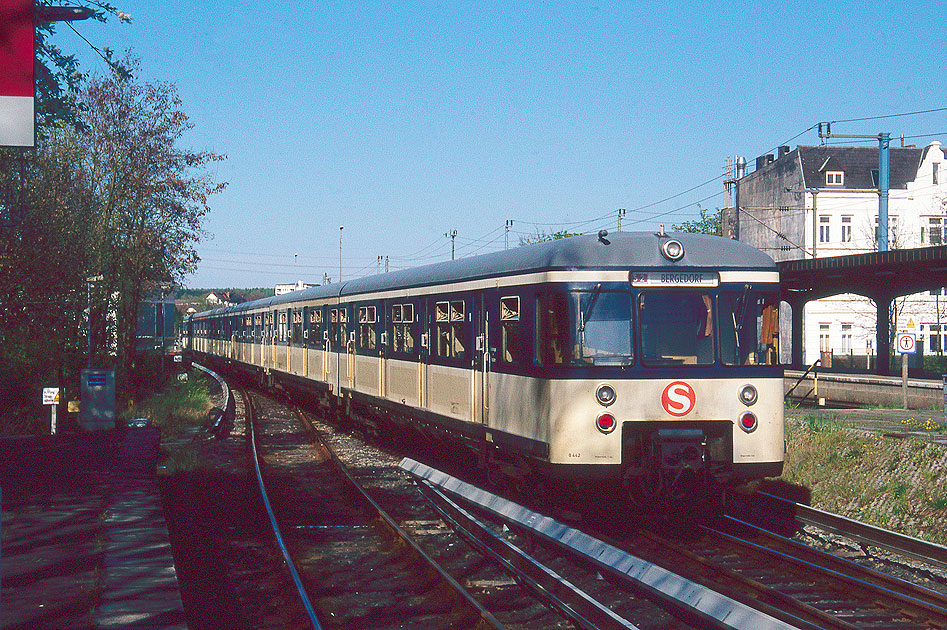 Eine S-Bahn der Baureihe 470 in Hamburg-Bergedorf