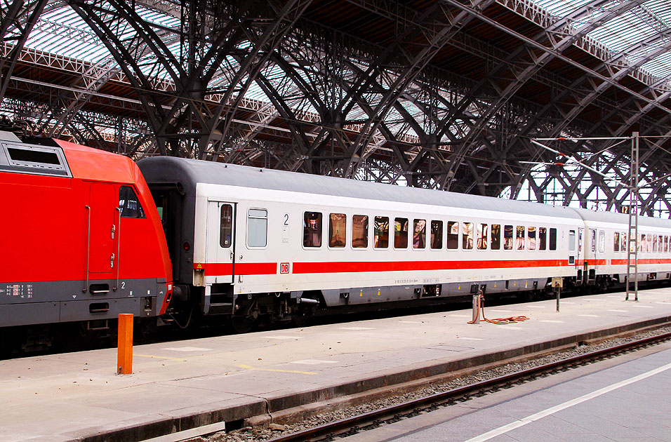 Ein Bpwmz 125.5 in einem IC in Leipzig Hbf