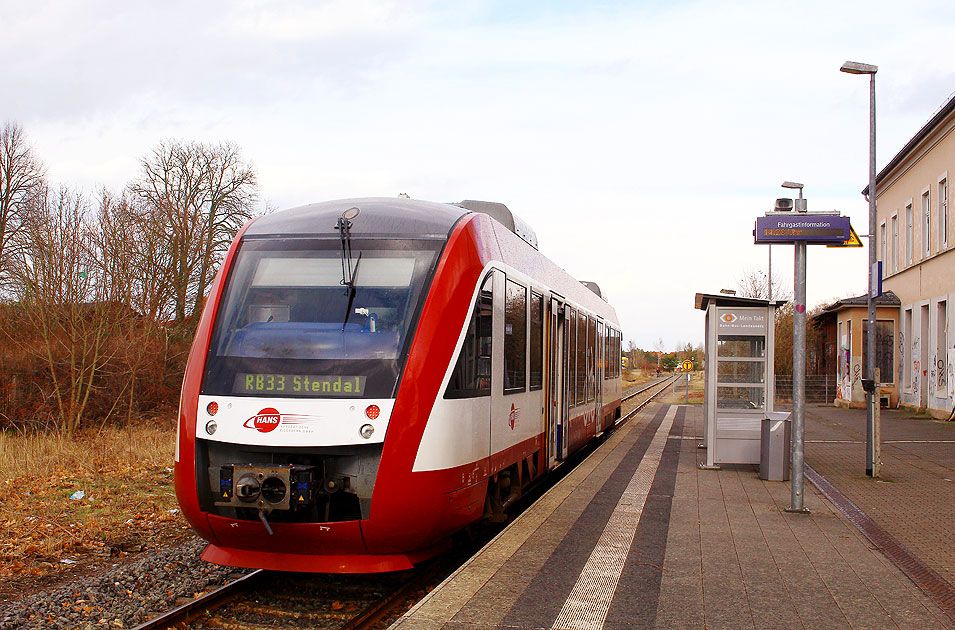 Ein Lint-Triebwagen von Hans im Bahnhof Tangermünde