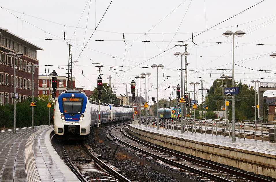 Zwei Triebwagen von National Express in Münster Hbf