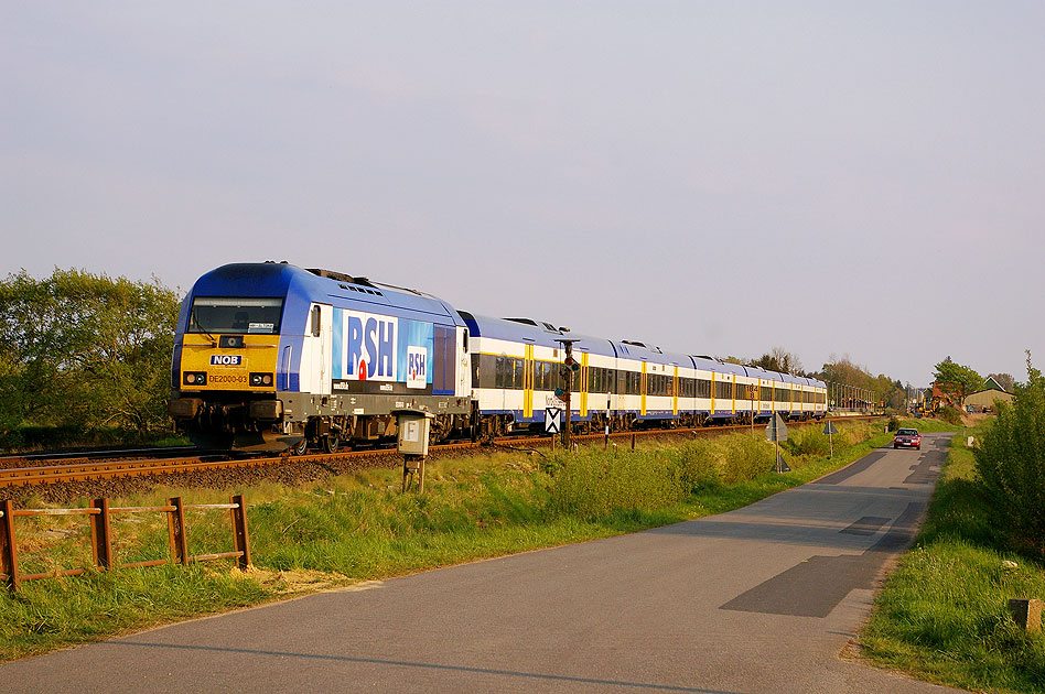 Bahnhof Langenhorn mit einem Siemens Eurorunner der Nord-Ostsee-Bahn