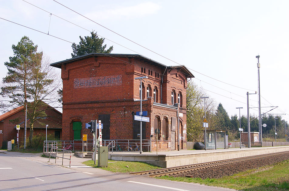 Das Bahnhofsgebäude vom Bahnhof Stederdorf